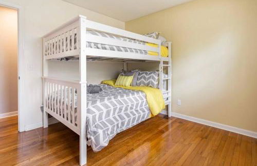 Updated home near Fort Jackson - Foto 5