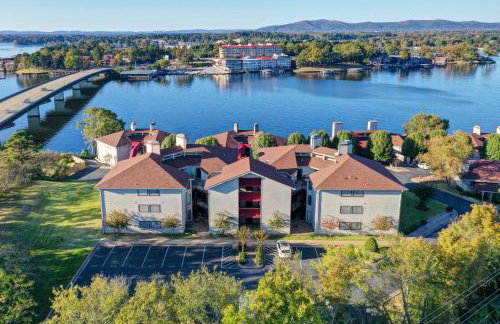 Pool and Dock Access Lakefront Hot Springs Condo! - Foto 40