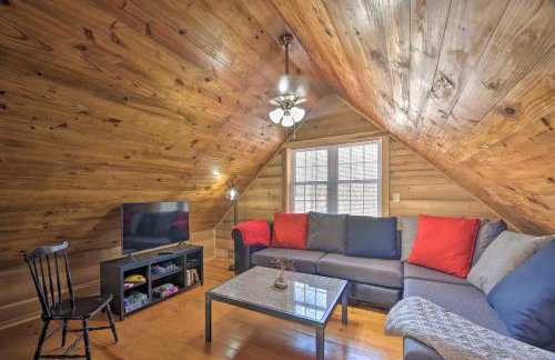 The Lake Place Cabin with Golf Cart and Free Kayaks! - Foto 15