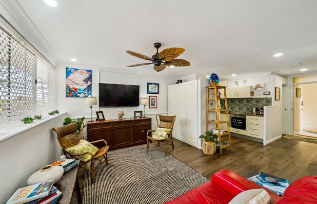 Beachfront Burleigh Getaway - Photo 5