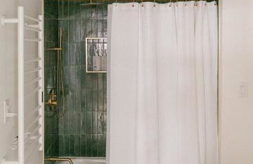 Downtown Indy, Rooftop Deck with Hot Tub, Gym, Bikes, Tesla Charger - Photo 15