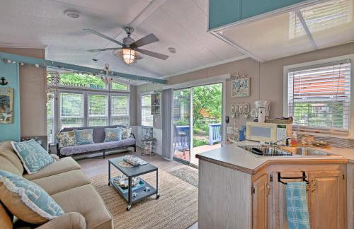 Middle Bass Island Escape Resort Pool and Bar! - Foto 6