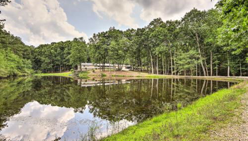 McDonough Getaway with Private Lake on 24 Acres - Foto 2