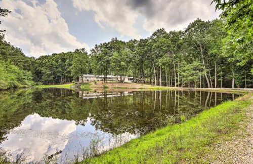 McDonough Getaway with Private Lake on 24 Acres - Foto 2