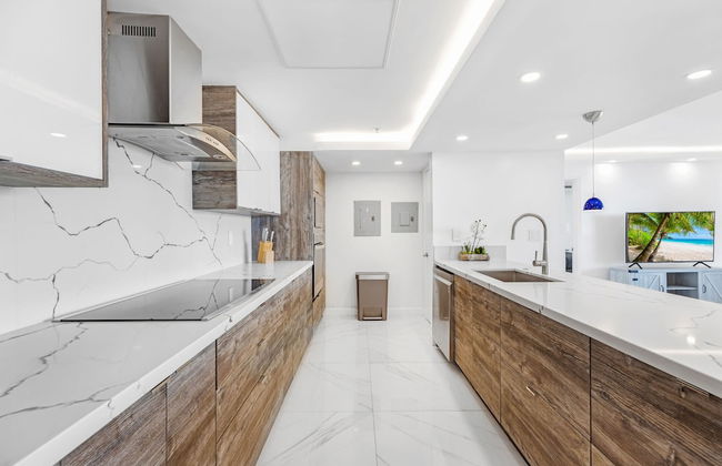 Modern Apartments Biscayne Bay - Photo 20