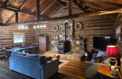 Charming Country Cabin- Cozy, Scenic View, HOT TUB, near CMAC - Foto 3
