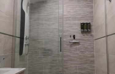 Serene mountain views Spacious garden and sole use of the 10x5m pool - Foto 31