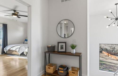 4BR Home with 4 Private Bathrooms 20 Min from Airport - Foto 19