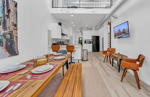 Stylish And Roomy Full House Dtwn - Photo 2