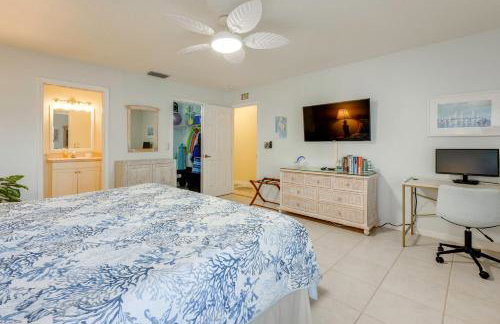 Large Balcony and Water Views Indian Shores Condo! - Foto 18
