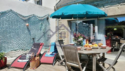 LocaLise - M3A La Maison du pêcheur au Guilvinec - Chambres vue mer - A 20m de la mer située à la pointe de Men Meur - Tout à pied, plage, port, centre, commerces, marché - Wifi inclus - Linge de lit inclus - Jardin clos - En option , ménage et serviettes - Foto 2, sunbed