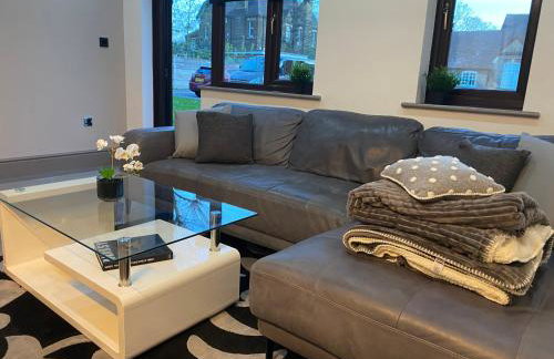 Modern Spacious 1 Bed Apartment with Free Parking in Trendy Inner London Suburb 15 mins walk to Victoria Line Underground then 20 mins to Oxford Street "West End of London" or 10 mins walk to Overground and 10 mins to London Liverpool St "City of London" - Foto 63