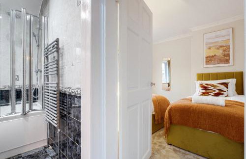 NEW 4 Beds Huge Driveway for LWBs Group Base Willenhall Bilston Junction 10 M6 A454 Keyway Junction A463- Wolverhampton Walsall--Bloxwich - I54 Business Park-Molineux Stadium - BY Samina - ARZ Stays - Regular Work & Long Stays Available - Foto 35