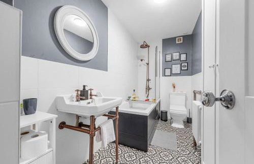 Relax at Little Hawkcliffe - Photo 8