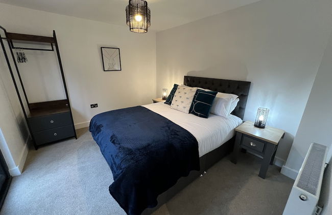 Isleworth Apartments - Photo 3