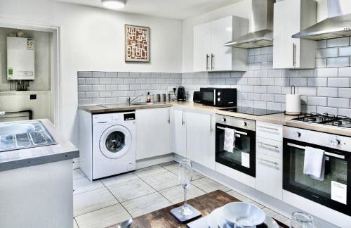 Large 6 Bed House, Long Term Stay Savings, Contractors, Professionals, Big Groups, Free Parking! - Foto 8