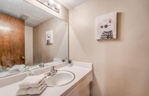 Minutes from the Airport - Wonderful Warrington - Photo 24