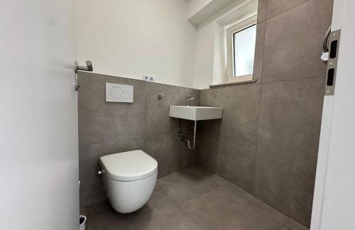 Ferienhaus Zentral, nahe Legoland und Stadtmitte, Flussblick - Perfekt für Familien, Geschäftstreffen, Monteure und mehr! - Foto 26