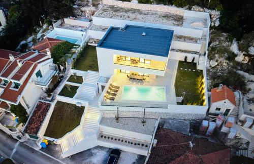 Familiy Villa Navis with heated pool - Photo 1