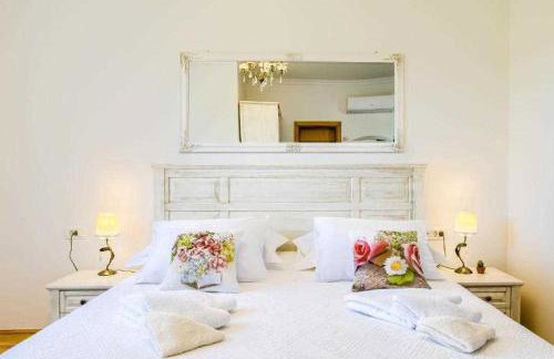 5-Bed Villa with Pool, Jacuzzi & Padel Court - Foto 11