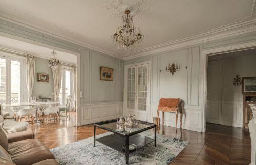 AC 3bds Apt with arc de triomphe view & terrace - Photo 37