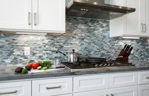 Luxury Beachfront l Sleeps 20, Hot Tub, Pool & Game Room Fun! - Foto 33