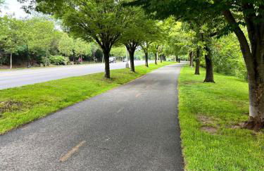 Beautiful Arlington Apartment with Pool & Parking! - Foto 11