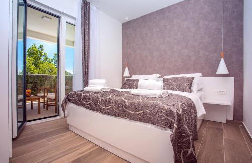 Villa Zora -luxurious villa with heated pool, sauna, 4 bedrooms, 10 persons max - Photo 18