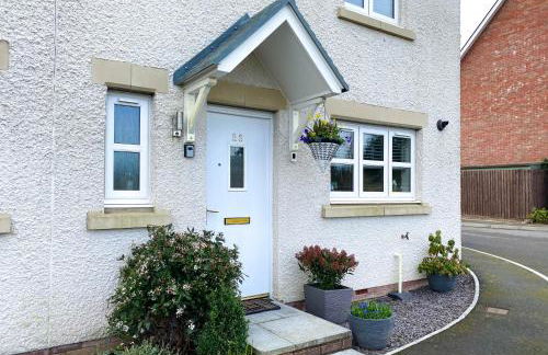Cosy 4 Bedroom Town House with Mountain views, Private garden and ease of access into Abergavenny - Foto 9