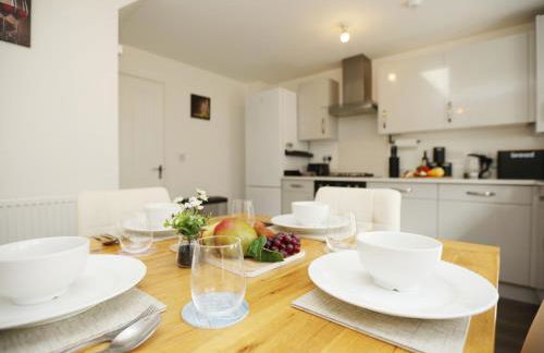 Gregor Place Modern four Bedroom House in Calne with Private Parking, perfect for teams or families staying in the area, Long stays welcome - Photo 10