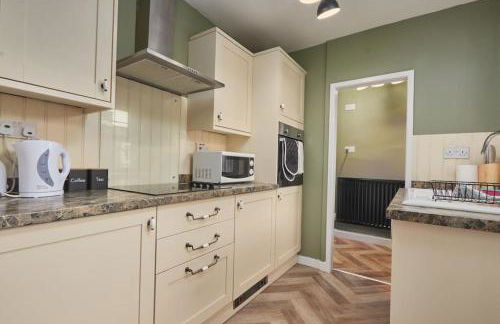 Cosy 3-Bedroom House in Seaham - Street Parking - Photo 37