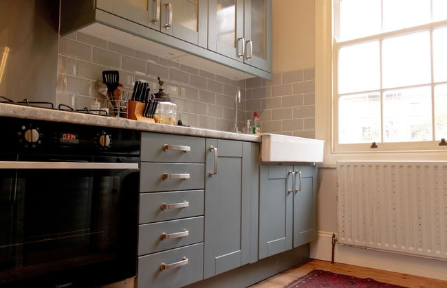 Trendy Two Bed Apartment With Private Garden - Foto 6