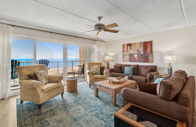 Upper Unit Condo Overlooking Both the Ocean Pier and Swimming Pool by RedAwning - Foto 1