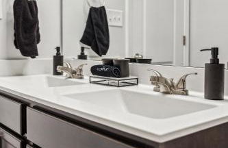 Family-Friendly 4BR Home with BBQ & Free Parking - Foto 13