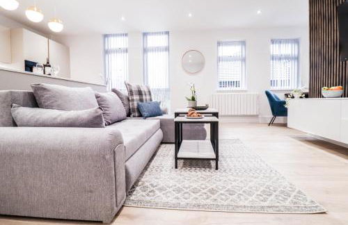 The Abbey Apartment - 1BR Apt with Dedicated Workspace, Fast Wifi & Stylish Kitchen Island & Free Secure Underground Parking - Foto 80