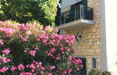 Steinturm mit Dach-Terrasse zwischen Fluß, Meer und Gebirge- Spiti Pirgos - Foto 6