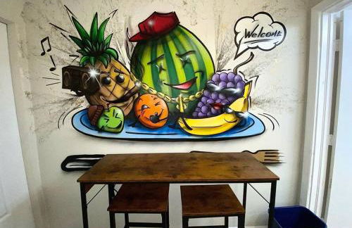 Cozy & Colorful Miami Art Canvas w/HotTub & Murals - Foto 4