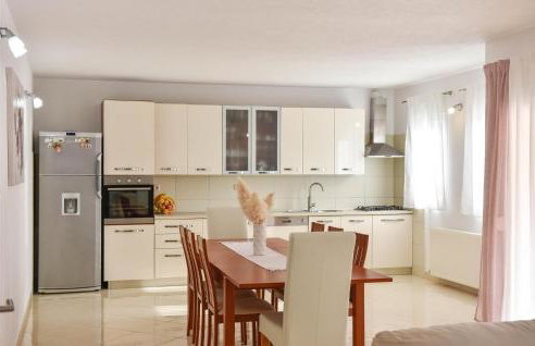 Awesome Home In Tugare With Kitchen - Foto 22