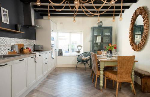 Harbour Way Cottage by Coast & Country Stays - Photo 35