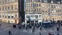 Be in the front row - Royal Mile 3 bedroom apartment - Photo 3