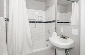 Entire Main level of Beautiful Historic Home - Foto 17