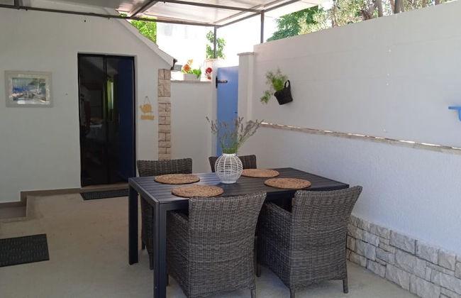 Mary: Relaxing With Pool - H - Foto 24