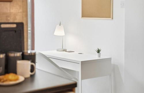 Ideal for Contractors Off-Street Parking Fast Wi-Fi - Foto 13