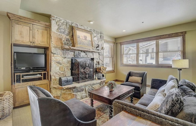 Mont Cervin by Avantstay Private Hot Tub + Fireplace Walk to Ski-in/ski-out + Dining - Foto 55
