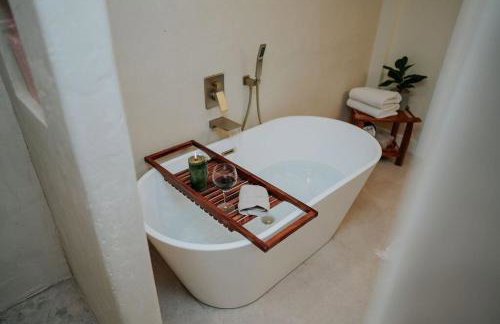 The Charlotte House With Soaking Tub, Arcade Game, Firepit - Foto 11