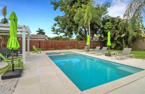 Little Beach House w/ POOL&SPA - 5 minutes to Vanderbilt Beach (Pet Friendly) - Photo 7