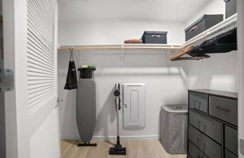 Modern Lux Midrise Stadium & Downtown Views - Foto 3