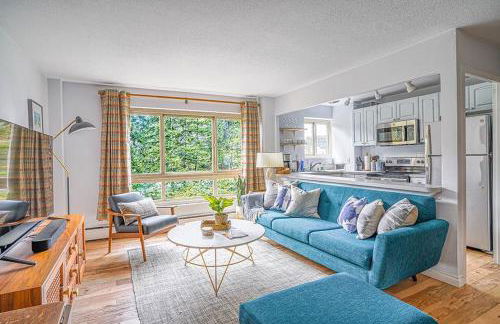 Tranquil 2BR downtown condo, Parking, King bed - Foto 1