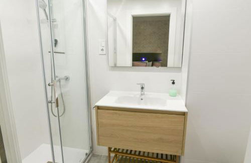 Magnificent- 2Bd 2Bth- City Center - Photo 28