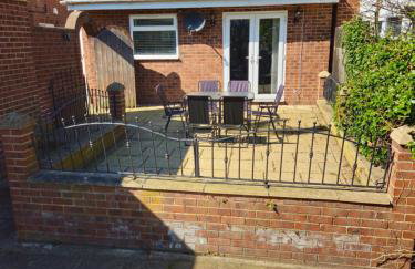 Large 4 Bed Home - Fast Wifi, Smart TV's & Free Parking - Near A66 - Foto 47